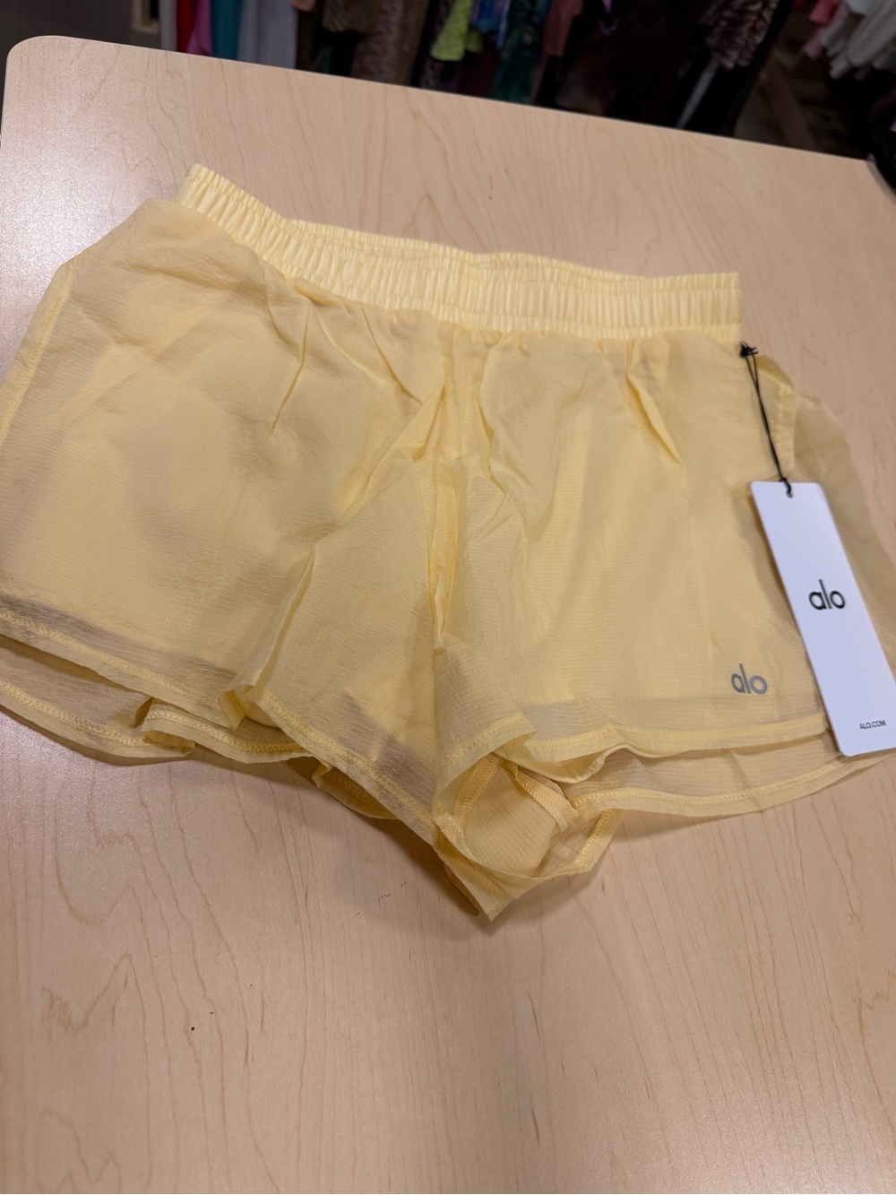 ALO Yoga Warm Butter Mid-Rise Go Time Short